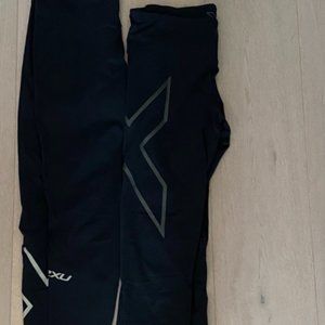 2XU WOMENS SIZE Medium  BLACK RUNNING COMPRESSION LEGGINGS